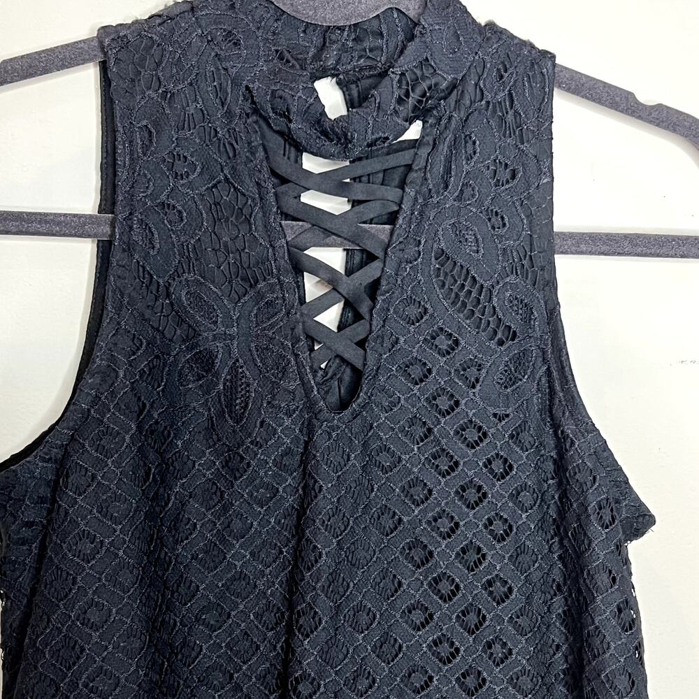 Love Fire Black Lace Eyelet‎ Crisscross Front Lined Sleeveless Top Size Small